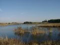 Hübscher See in der Nähe des Reiterhofes